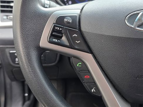 Used 2016 Hyundai Veloster image 23