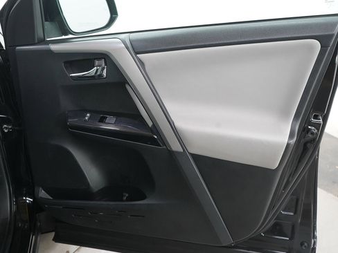 Used 2016 Toyota RAV4 Limited AWD/4WD image 9