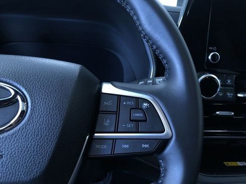 Used 2025 Toyota Highlander XSE image 27