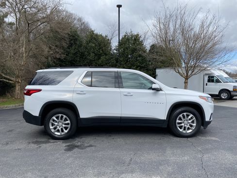 Used 2021 Chevrolet Traverse LT image 10