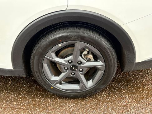 Used 2025 Kia K4 LXS image 28