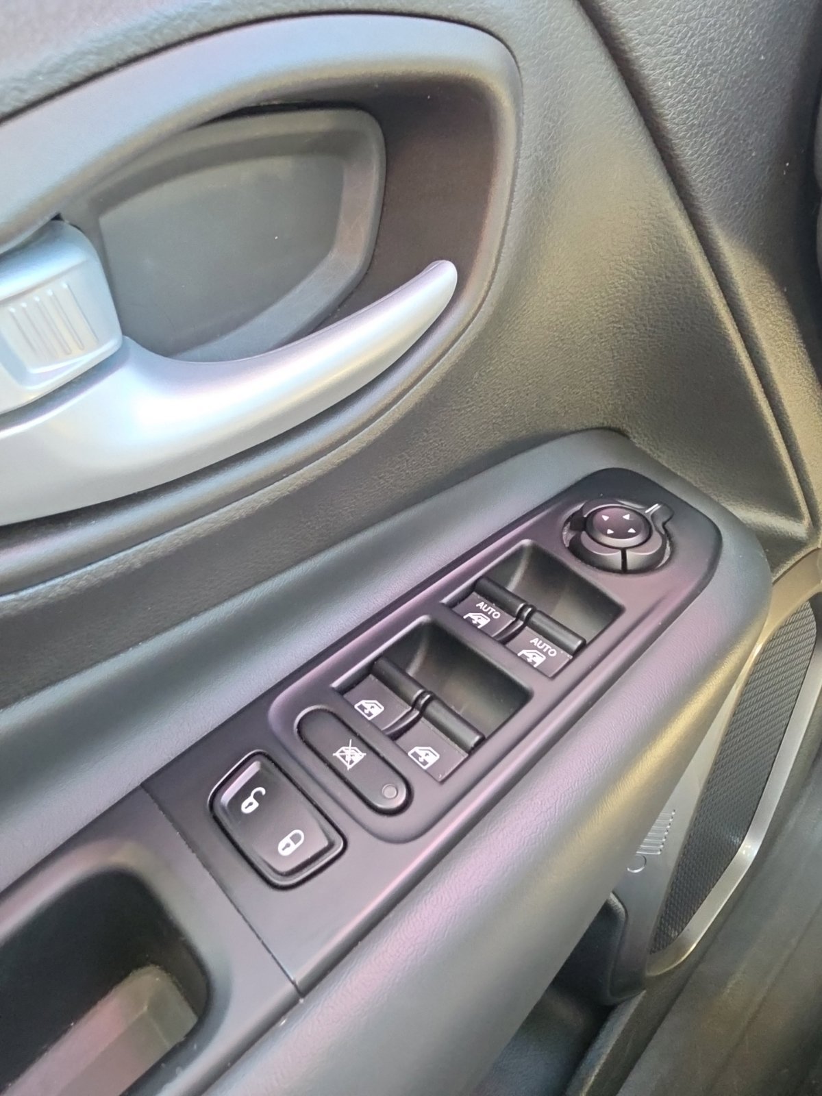 Used 2023 Jeep Renegade Latitude AWD/4WD image 18