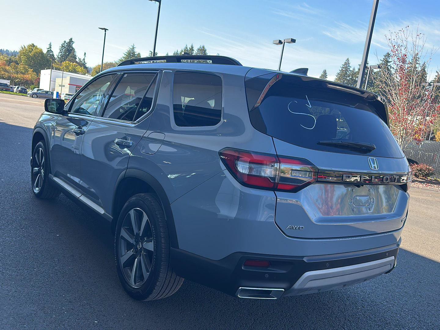 Used 2024 Honda Pilot Touring image 2