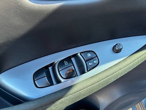 Certified 2025 Nissan Leaf S FWD image 18