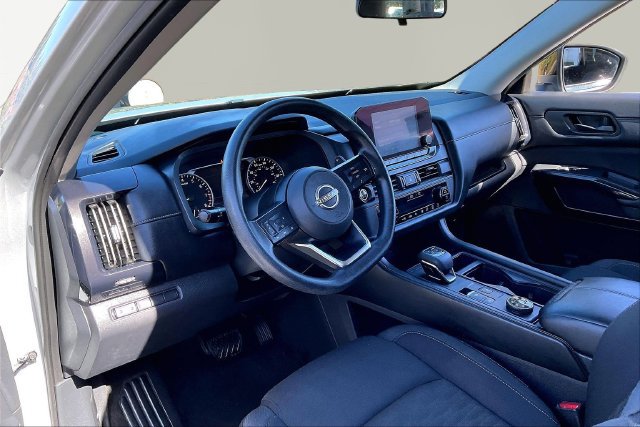 Used 2024 Nissan Pathfinder S AWD/4WD image 12