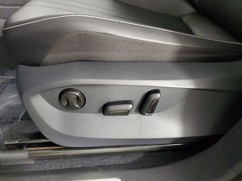 Used 2022 Volkswagen Tiguan SE R-Line image 27