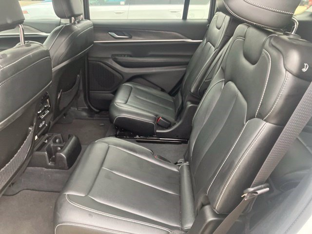 Used 2023 Jeep Grand Cherokee L Limited w/ Black Appearance Package AWD/4WD image 16