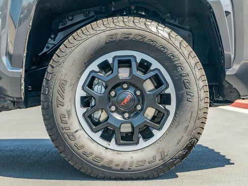 Certified 2025 Toyota Tacoma SR5 AWD/4WD image 12