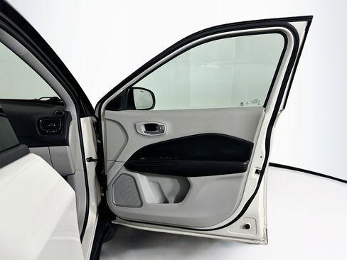 Used 2019 Jeep Compass Limited w/ Advanced Safety Group image 32