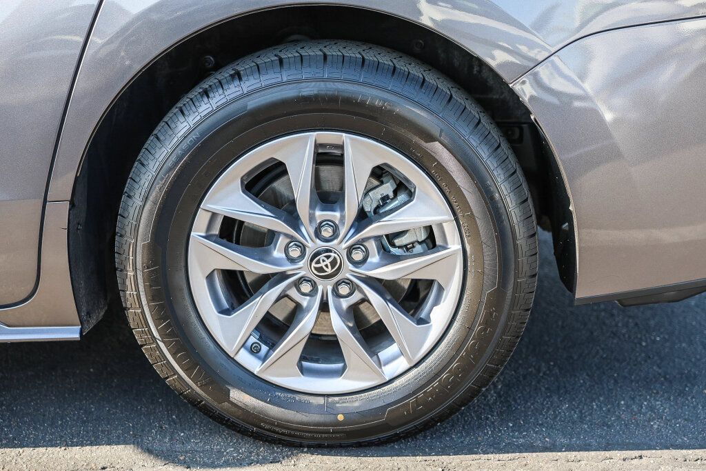 Certified 2023 Toyota Sienna LE w/ LE Plus Package FWD image 28