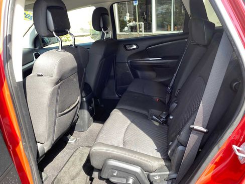 Used 2018 Dodge Journey SE w/ Connectivity Group FWD image 11
