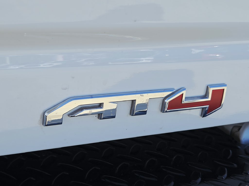 Used 2024 GMC Sierra 2500 AT4 w/ AT4 Premium Plus Package AWD/4WD image 9