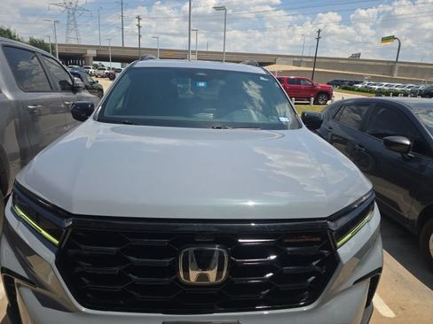 Used 2023 Honda Pilot TrailSport image 2