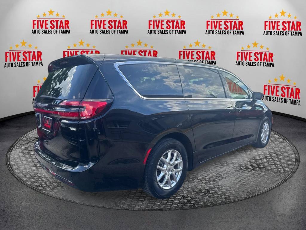 Used 2025 Chrysler Pacifica Select FWD image 7