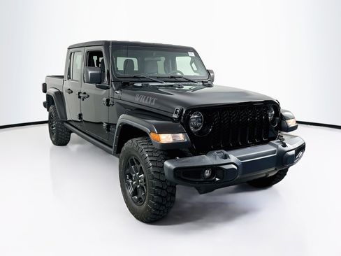 Used 2023 Jeep Gladiator Sport AWD/4WD image 3