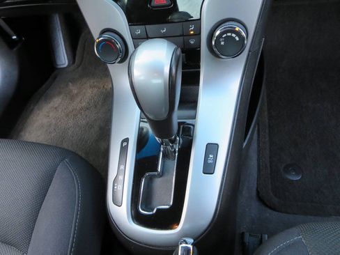 Used 2012 Chevrolet Cruze LT FWD image 32