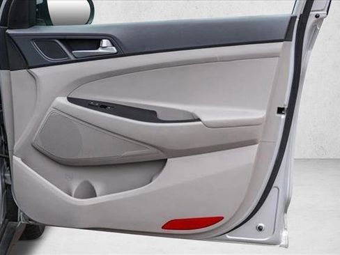 Used 2019 Hyundai Tucson SE image 30