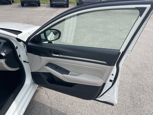 Used 2019 Nissan Altima 2.5 Platinum FWD image 43