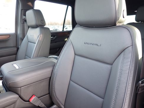 New 2026 GMC Yukon Denali w/ Sun & Power Step Package image 18