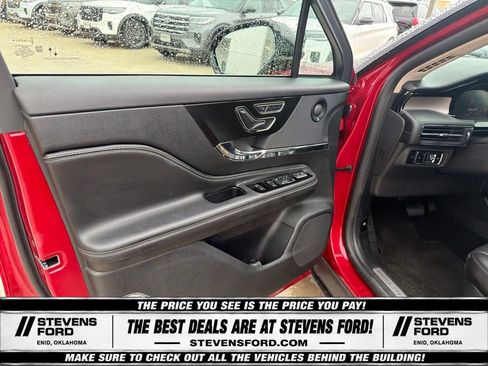 Used 2025 Lincoln Corsair Reserve w/ Equipment Group 202A AWD/4WD image 23