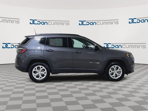 Used 2024 Jeep Compass Latitude AWD/4WD image 2