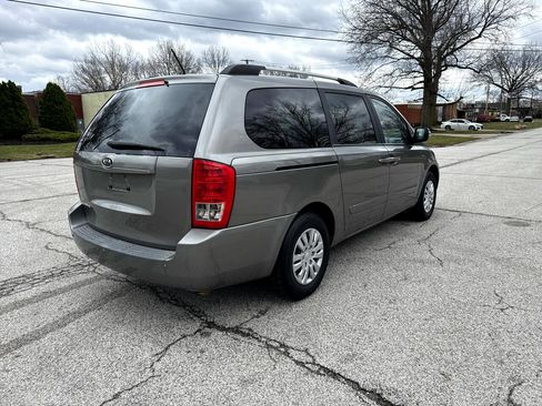 Used 2011 Kia Sedona LX image 5
