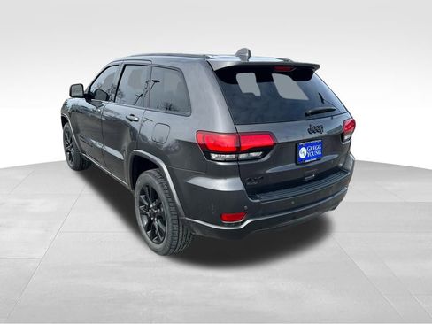 Used 2018 Jeep Grand Cherokee Altitude image 4