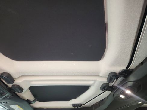 Used 2025 Jeep Gladiator Sport image 27