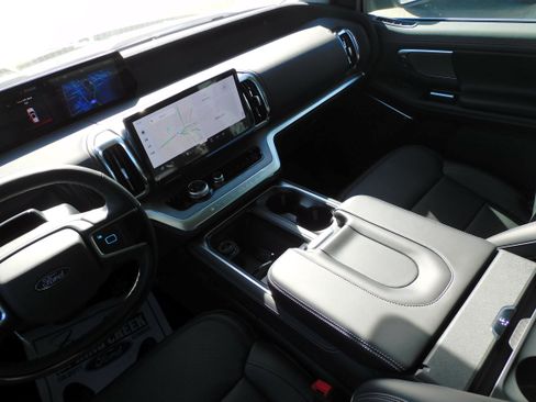 New 2025 Ford Expedition Platinum image 20