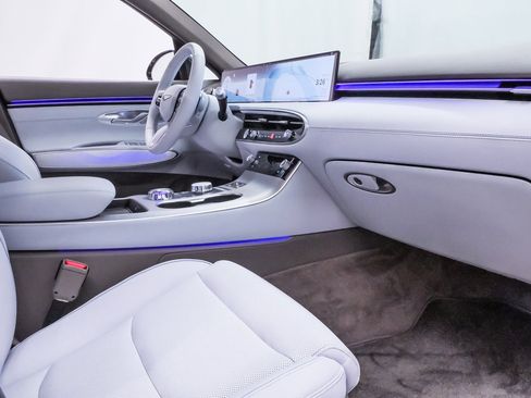 Certified 2026 Genesis GV70 2.5T Advanced image 13