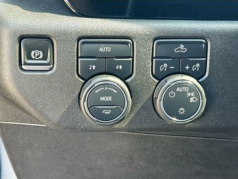 Used 2025 Chevrolet Silverado 1500 LT AWD/4WD image 11