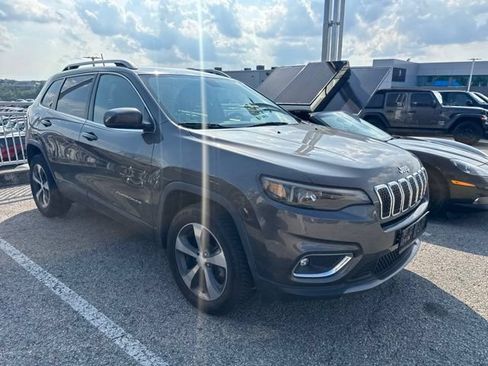 Used 2019 Jeep Cherokee Limited AWD/4WD image 3
