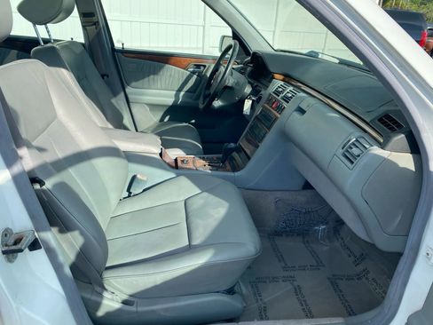 Used 1999 Mercedes-Benz E 320 Sedan image 8
