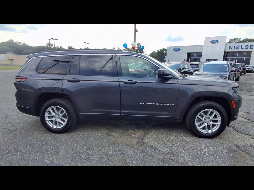 Used 2024 Jeep Grand Cherokee L Laredo AWD/4WD image 9