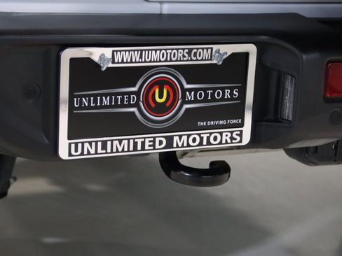 Used 2021 Jeep Wrangler Unlimited Sahara w/ Dual Top Group AWD/4WD image 4