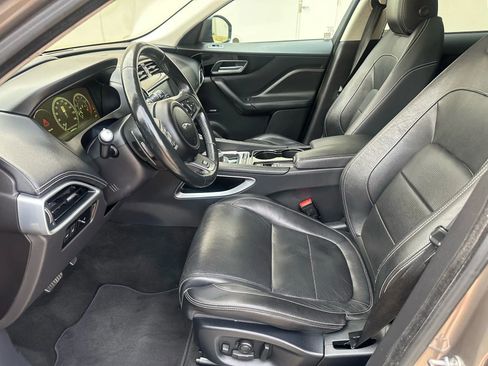 Used 2017 Jaguar F-PACE R-Sport image 18