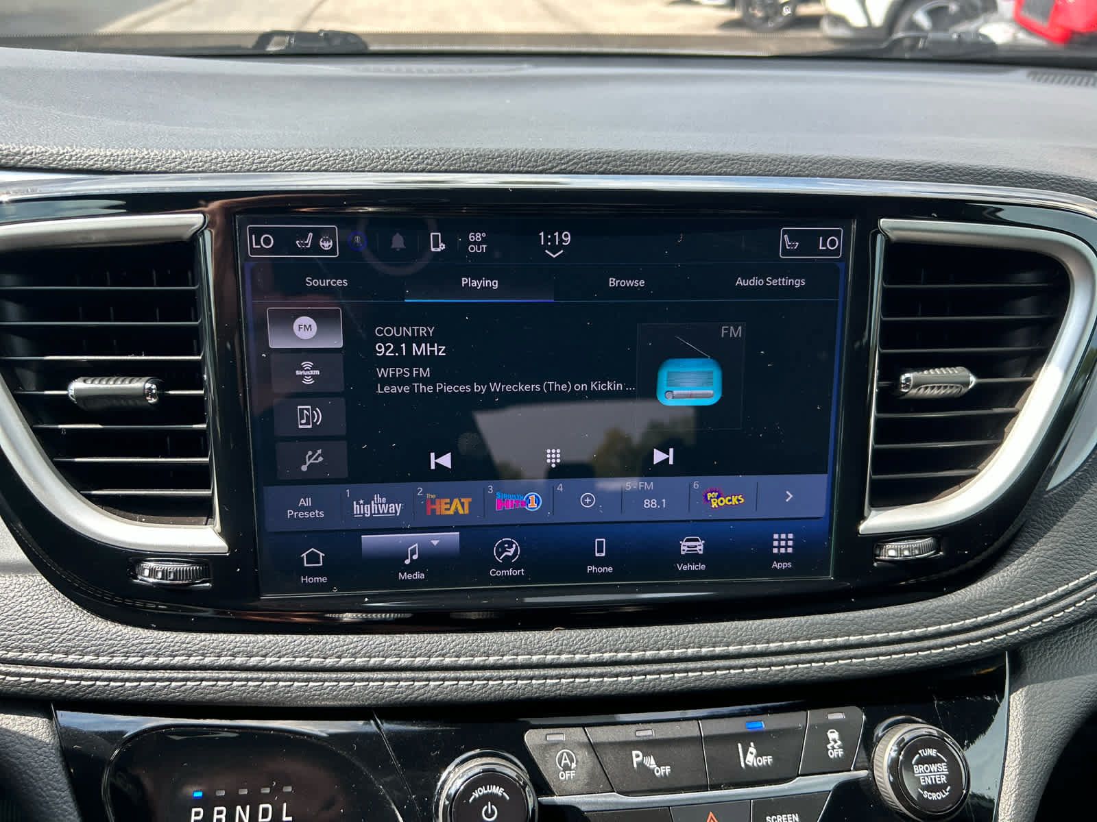 Used 2024 Chrysler Pacifica Touring FWD image 14