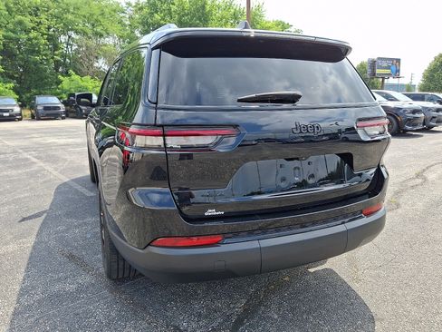 Used 2023 Jeep Grand Cherokee L Laredo AWD/4WD image 9