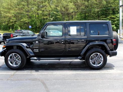 Used 2019 Jeep Wrangler Unlimited Sahara image 9