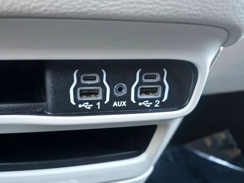 Certified 2024 Chrysler Pacifica Select image 15