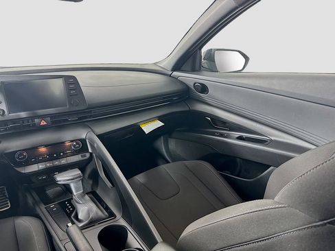 Certified 2025 Hyundai Elantra Sport image 22