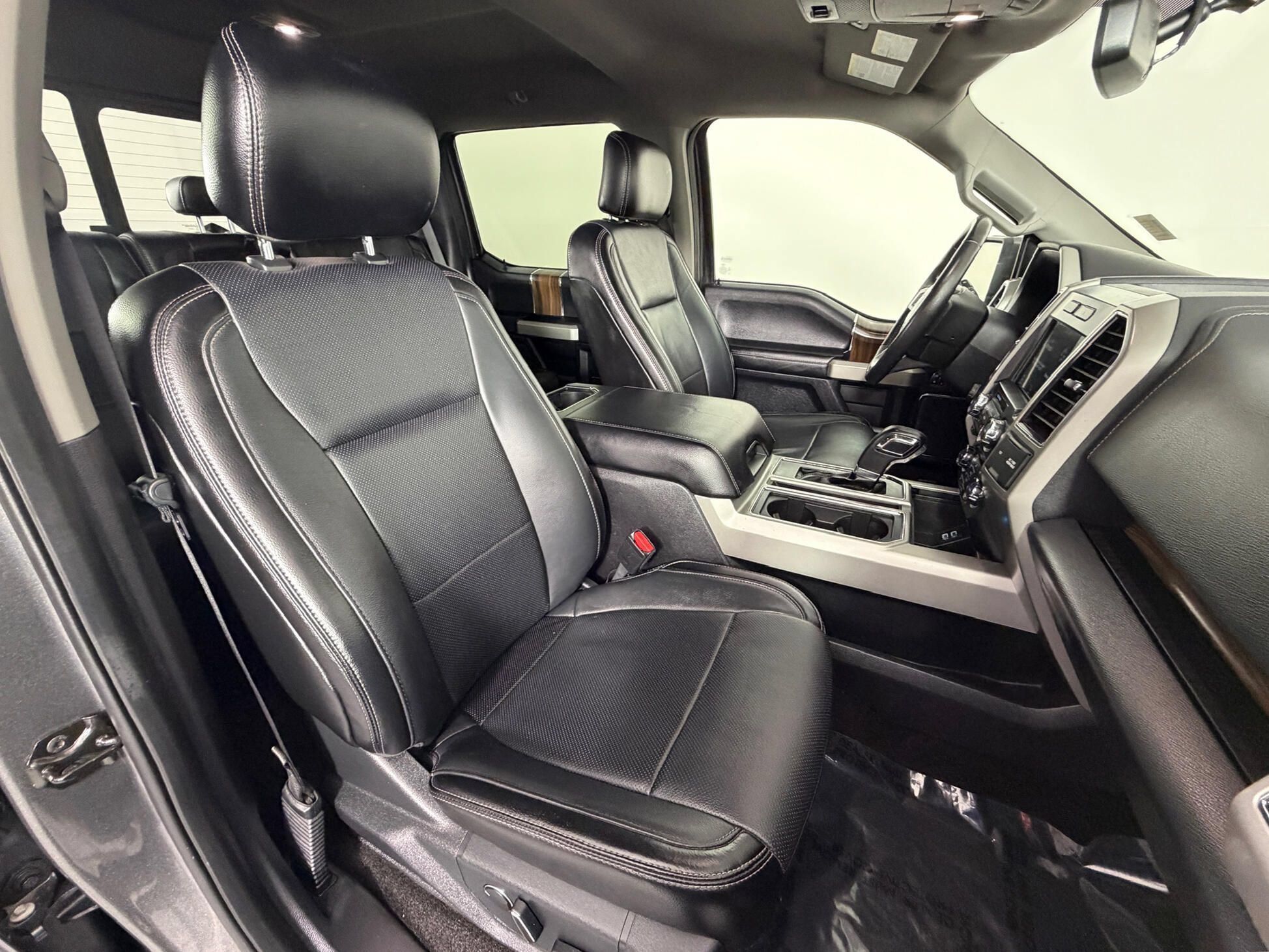 Used 2017 Ford F150 Lariat w/ Equipment Group 501A Mid AWD/4WD image 30
