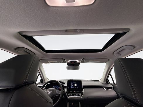 Used 2024 Toyota Corolla Cross XLE w/ Convenience Package image 18