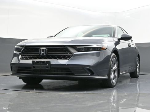 Used 2023 Honda Accord EX image 31