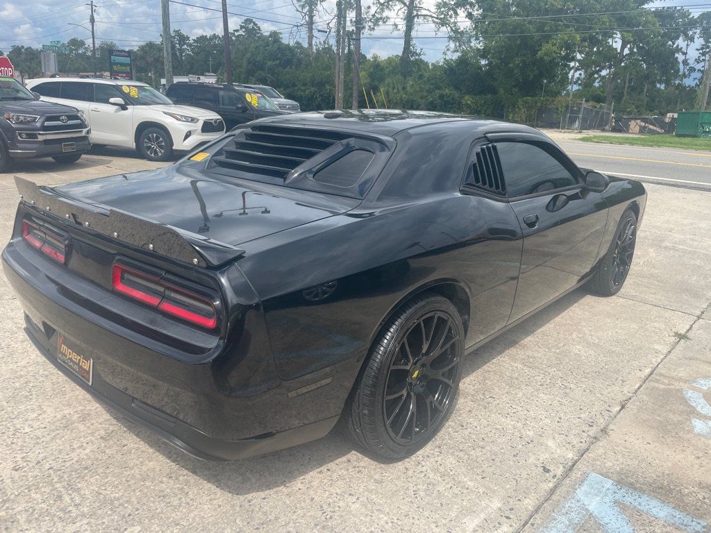 Used 2018 Dodge Challenger SXT RWD image 5