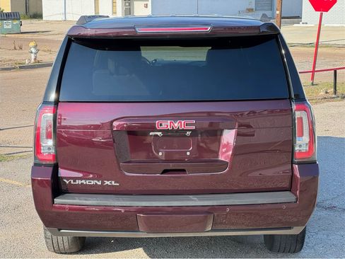 Used 2017 GMC Yukon XL SLT AWD/4WD image 5