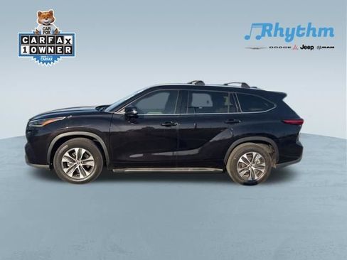 Used 2021 Toyota Highlander XLE image 1