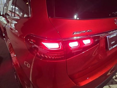 Used 2025 Mercedes-Benz GLS 63 AMG 4MATIC image 33