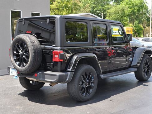 Used 2023 Jeep Wrangler Unlimited Sahara w/ Cold Weather Group AWD/4WD image 4