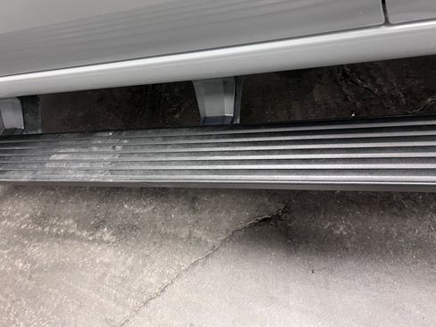 Used 2025 GMC Sierra 2500 AT4 image 10